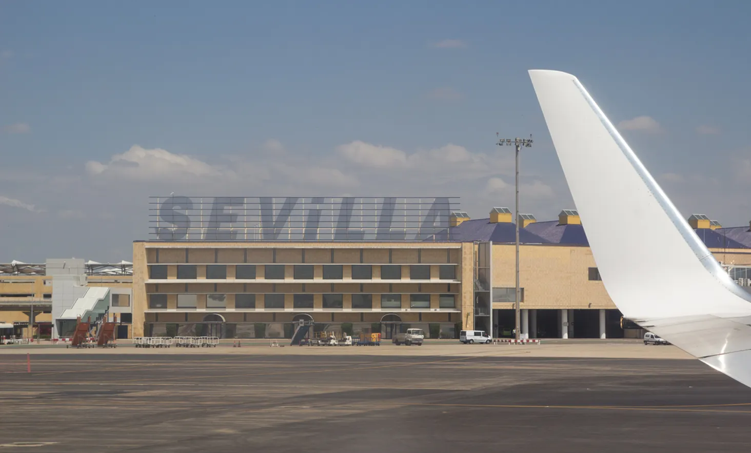 Fachada del hotel del Aeropuerto de Sevilla