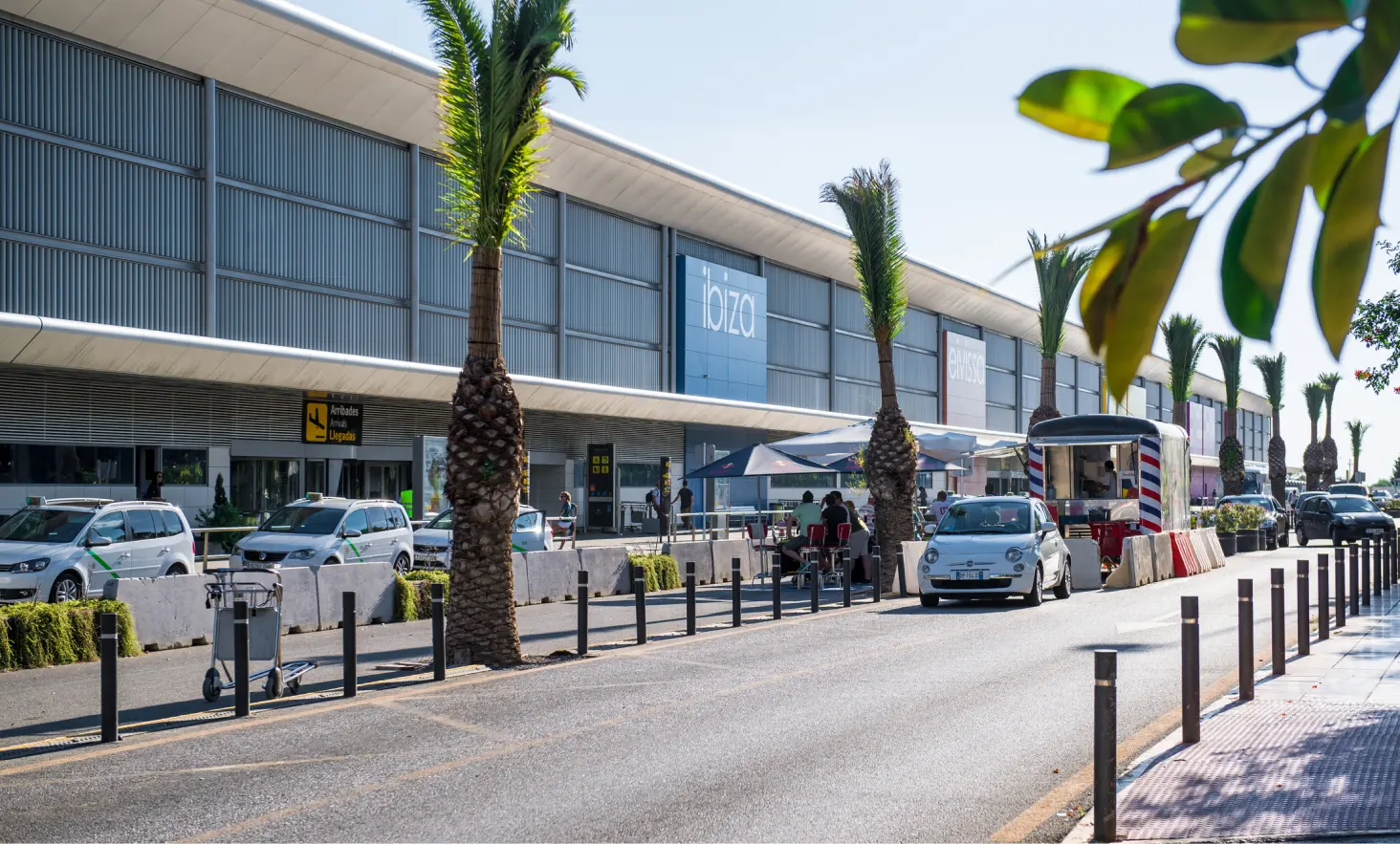 Fachada del hotel del Aeropuerto de Ibiza